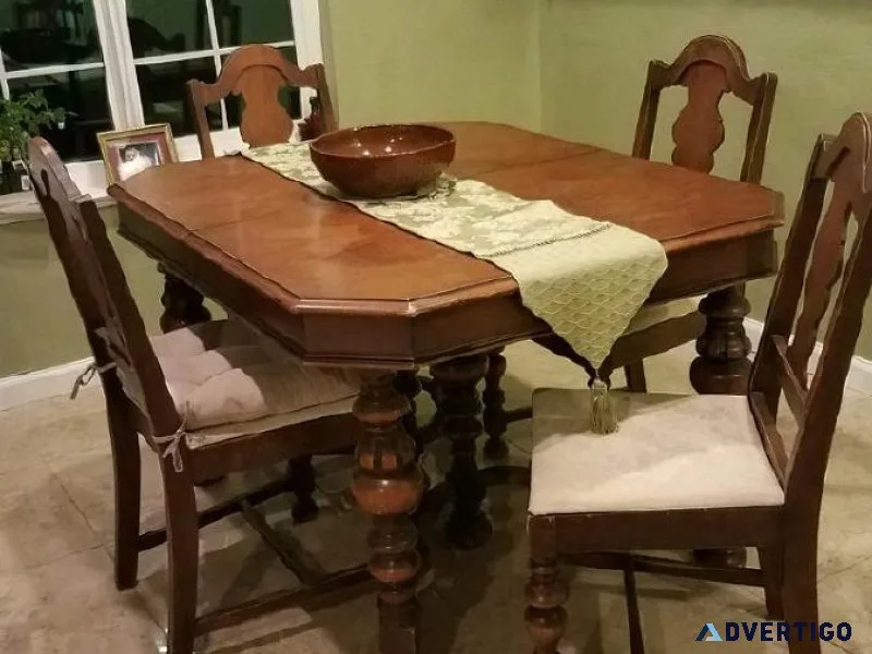 Antique Dining Room Table (1930)  4 Chairs