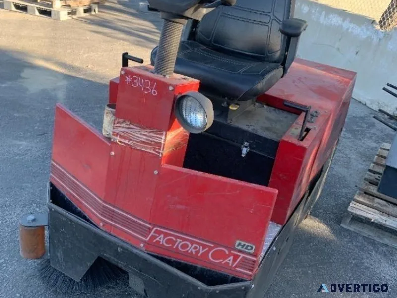 FACTORY CAT HD RIDE-ON SWEEPER 3436