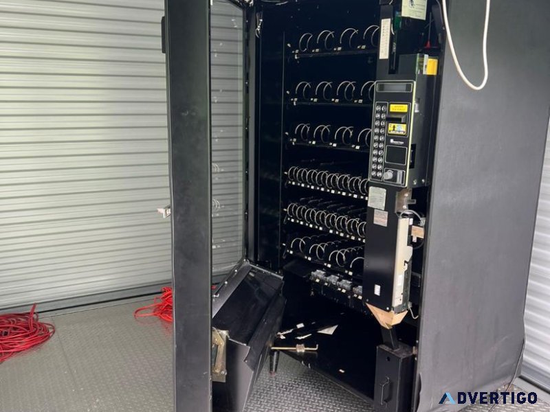 COMBO VENDING MACHINE WITH CREDIT CARD READER