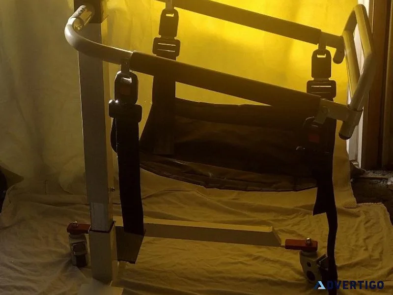 Medical transported chair that lifts