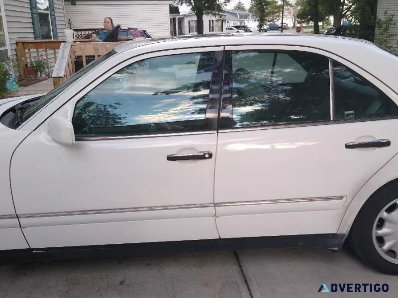 Mercedes E320. EVERYTHING WORKS. daily driver.
