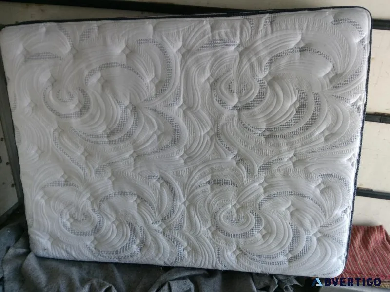 Queen size mattress smoke free