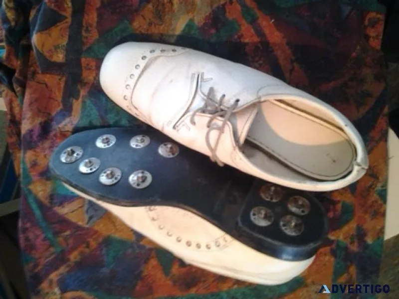 WMS. GOLF SHOES AND BALLS