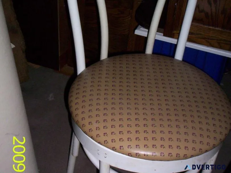 CLASSY ICE CREAM CHAIR