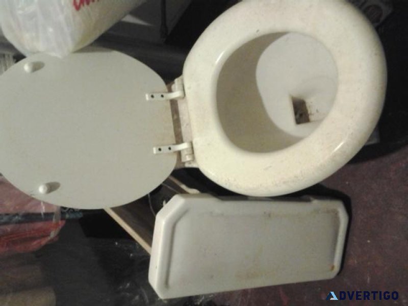 WHITE TOILET