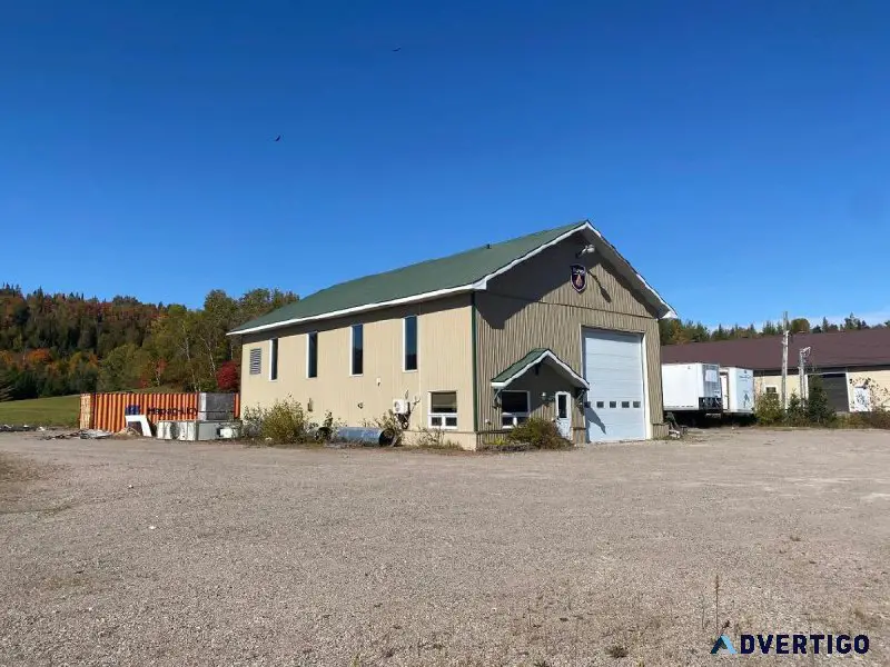 Commercial building with large land Labelle Laurentides