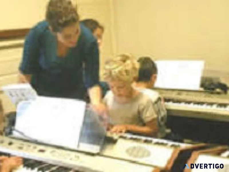 Available cello lesson for everyone at able music studio
