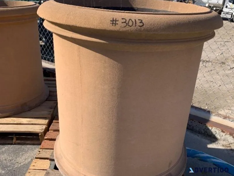 CONCRETE PLANTER