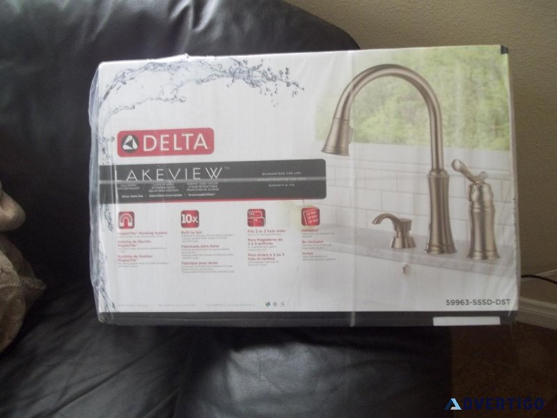 NewDelta Lakeview Pull-Down Kitchen Faucet in Stainless Nickel