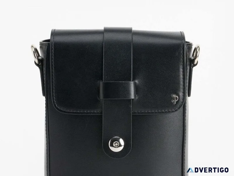 Trendy & durable messenger bags for men – explore the latest sty