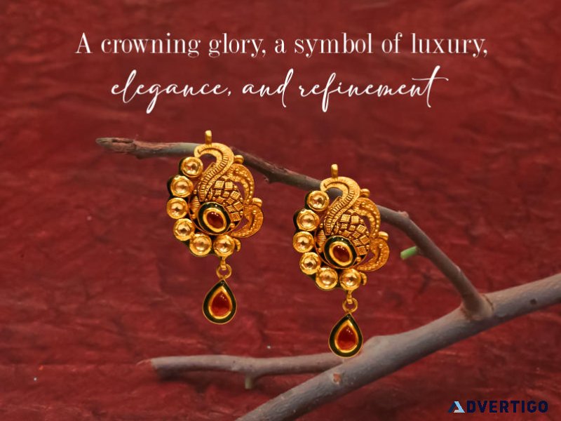 Glamorous gold earrings – perfect for every occasion