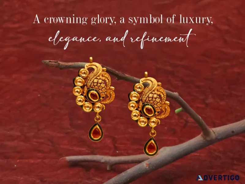 Glamorous gold earrings – perfect for every occasion