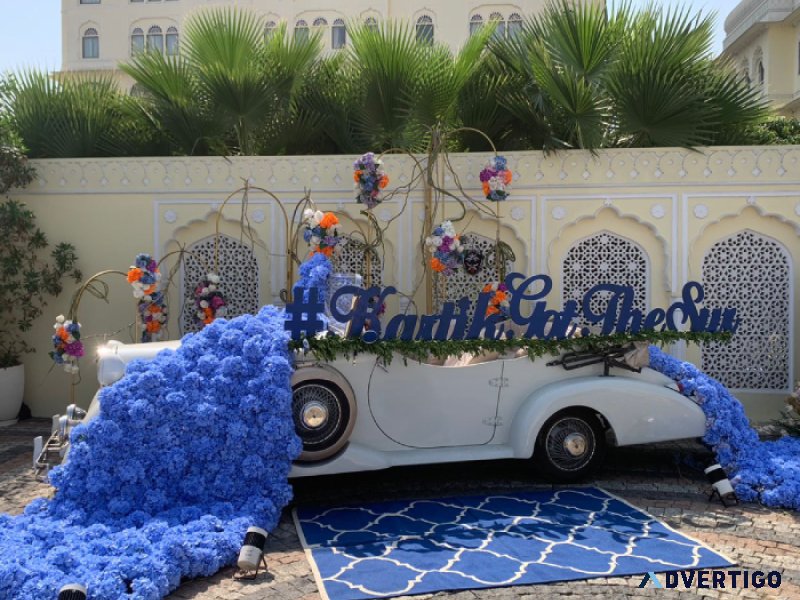 Vintage car rental for pre wedding shoot