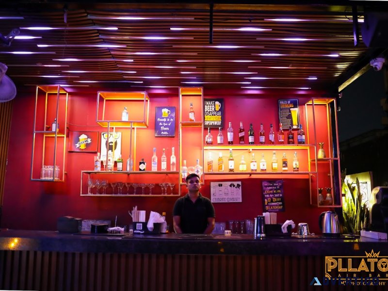 Restaurant bar