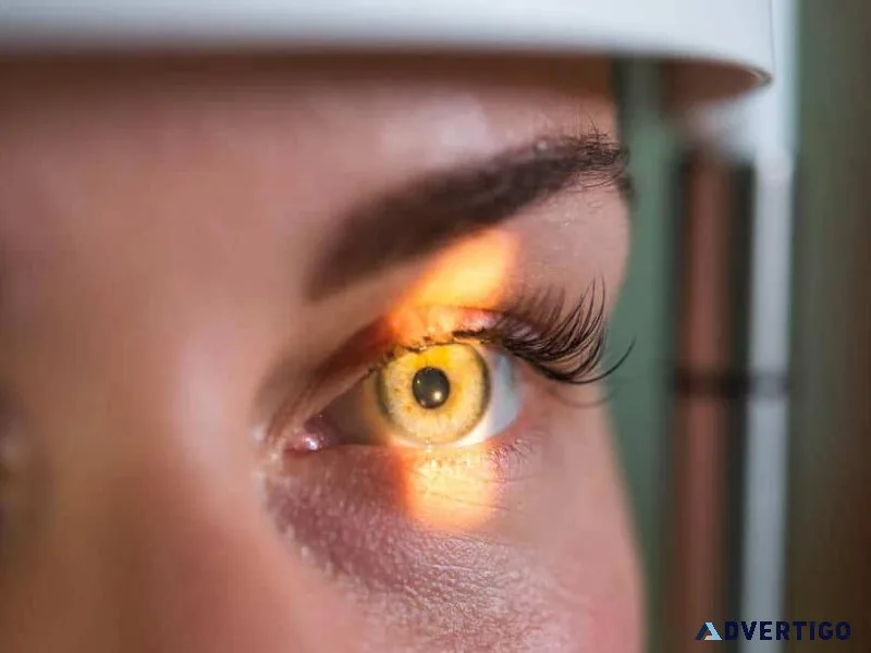 Consult a retina specialist in mumbai for vision issues