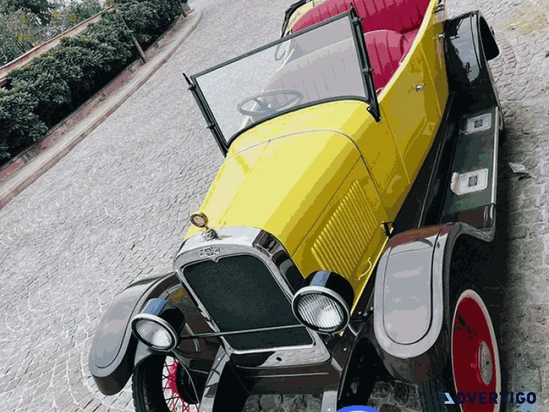 Vintage car rental for pre-wedding shoot