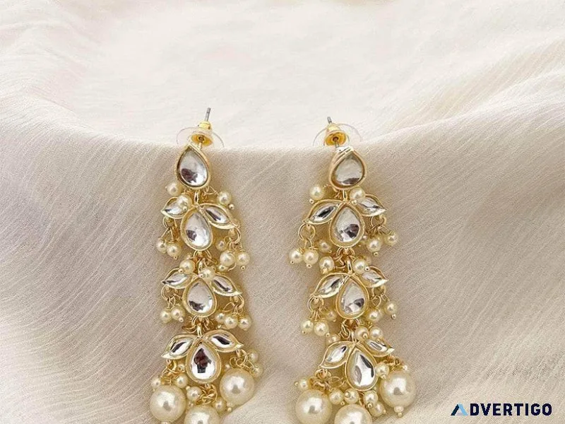 Pearl beaded kundan earrings
