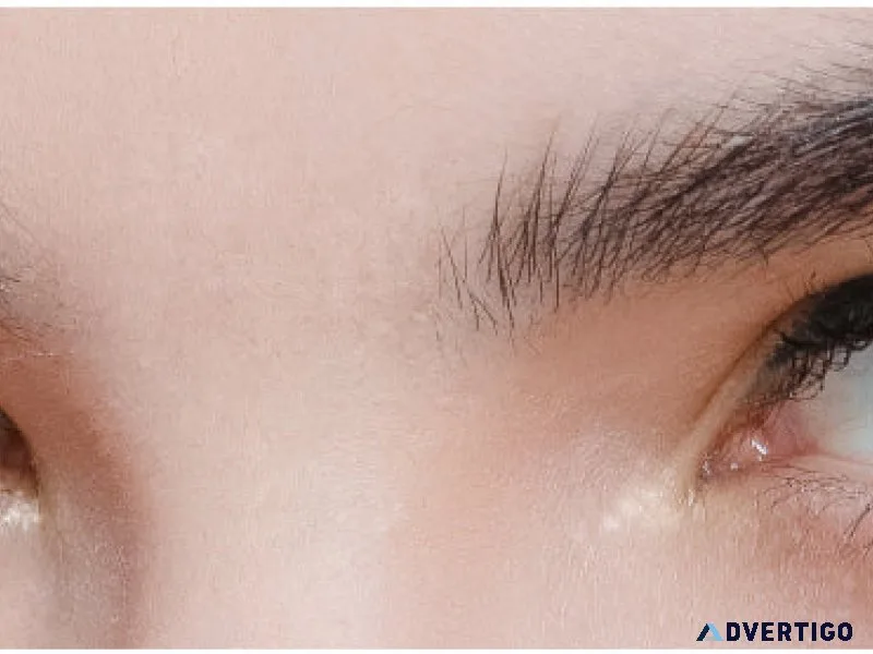 Natural & comfortable brown eye contacts