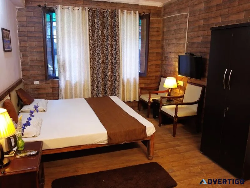 Nainital lake view hotel