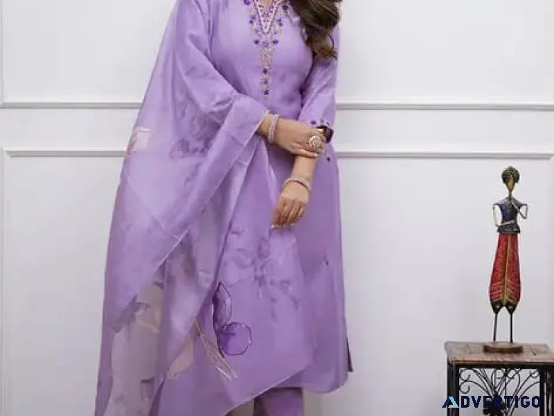 Aardiva: women emroidered straight kurta set