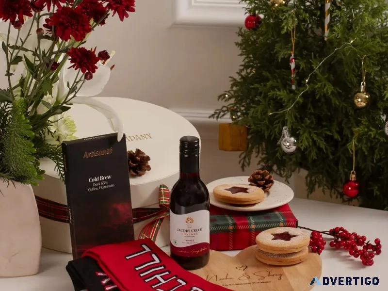 Buy corporate christmas gifts hampers for employees