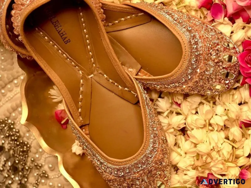 Buy bridal juttis for an elegant bridal look and comfort through