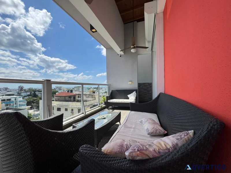 Deleite al despertar desde mi penthouse con vista al mar