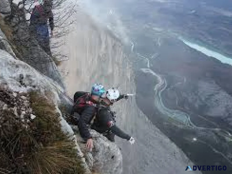What is tandem skydiving