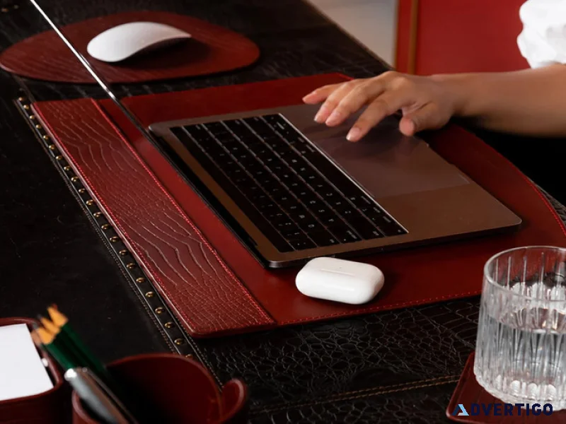The ultimate guide to choosing luxury office table accessories