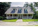 1121 Magnolia