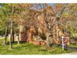 Beautiful 2-sides brick end-unit home wtons of high-end upgrades