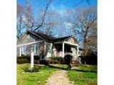 Business For Sale Ten Guest Rooms 3  2 Owner s Area 1.4 Acres