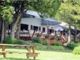 This direct lakefront restaurant has 508 ft.