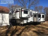 By Owner 2015 34 ft. Crossroads Hill Country w3 slides