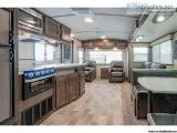 2019 Cruiser Radiance Ultra Lite 25RL  KING BED