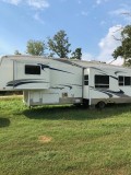 2005 Challenger 5th Wheel Camper