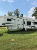 2005 Challenger 5th Wheel Camper