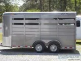 2015 CM 3 horse trailer bumper pull with dressing room.