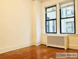 1990 - Studio Apartment in Midtown East