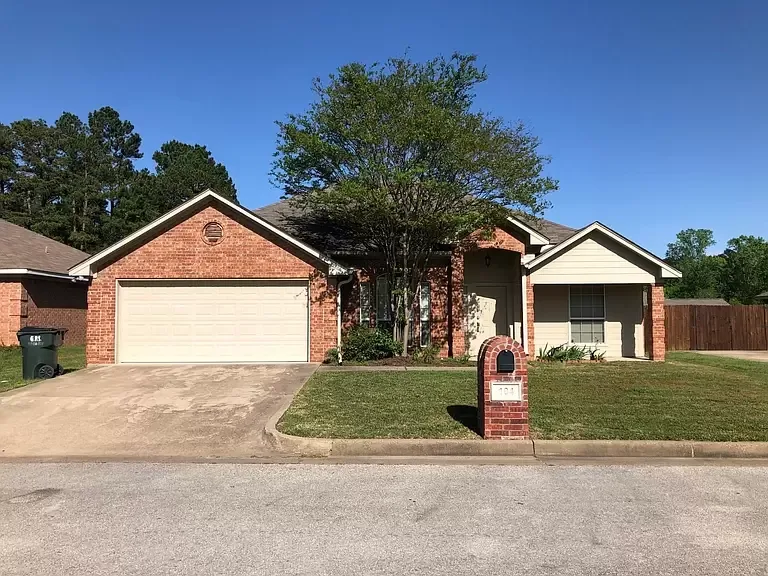 3 beds 2 baths single family home for rent in Flint TX 75762