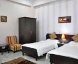 BOYS PG NEAR VENKY COLG CONTACT 9910980108