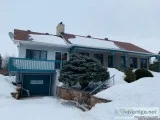 Magnifique propri&eacutet&eacu te avec 100 pieds de fa&ccedilade