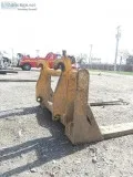 6  QUICK ATTACH LOADER FORKSWHEELED LOADER