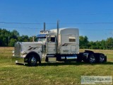 2017 Peterbilt 389 Semi Tractor