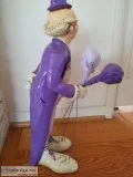 CLOWN  STATUE