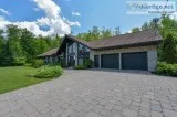 Prestigious bungalow with access to lake in St-Denis-de-Brompton