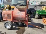 WHITEMAN WM-900 TOWABLE CONCRETE MIXER