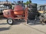 WHITEMAN WC-92 TOWABLE CONCRETE MIXER