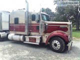 2010 Kenworth W900L Semi Truck