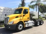 2013 Freightliner Cascadia 3 Axle Day CAB Automatic Transmission